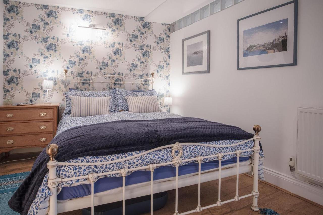 Goscar Court - 1 Bedroom Apartment - Tenby Bagian luar foto