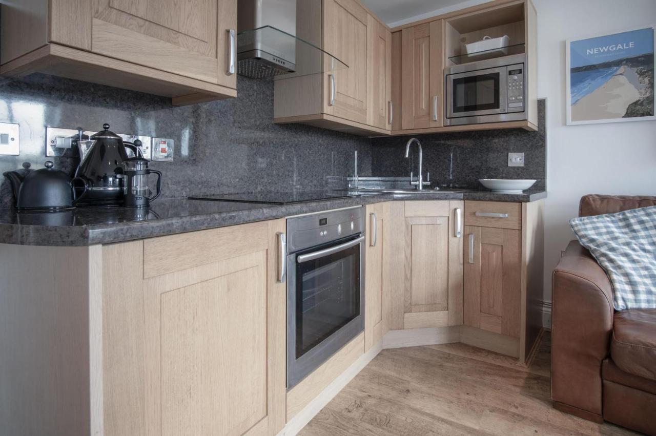 Goscar Court - 1 Bedroom Apartment - Tenby Bagian luar foto