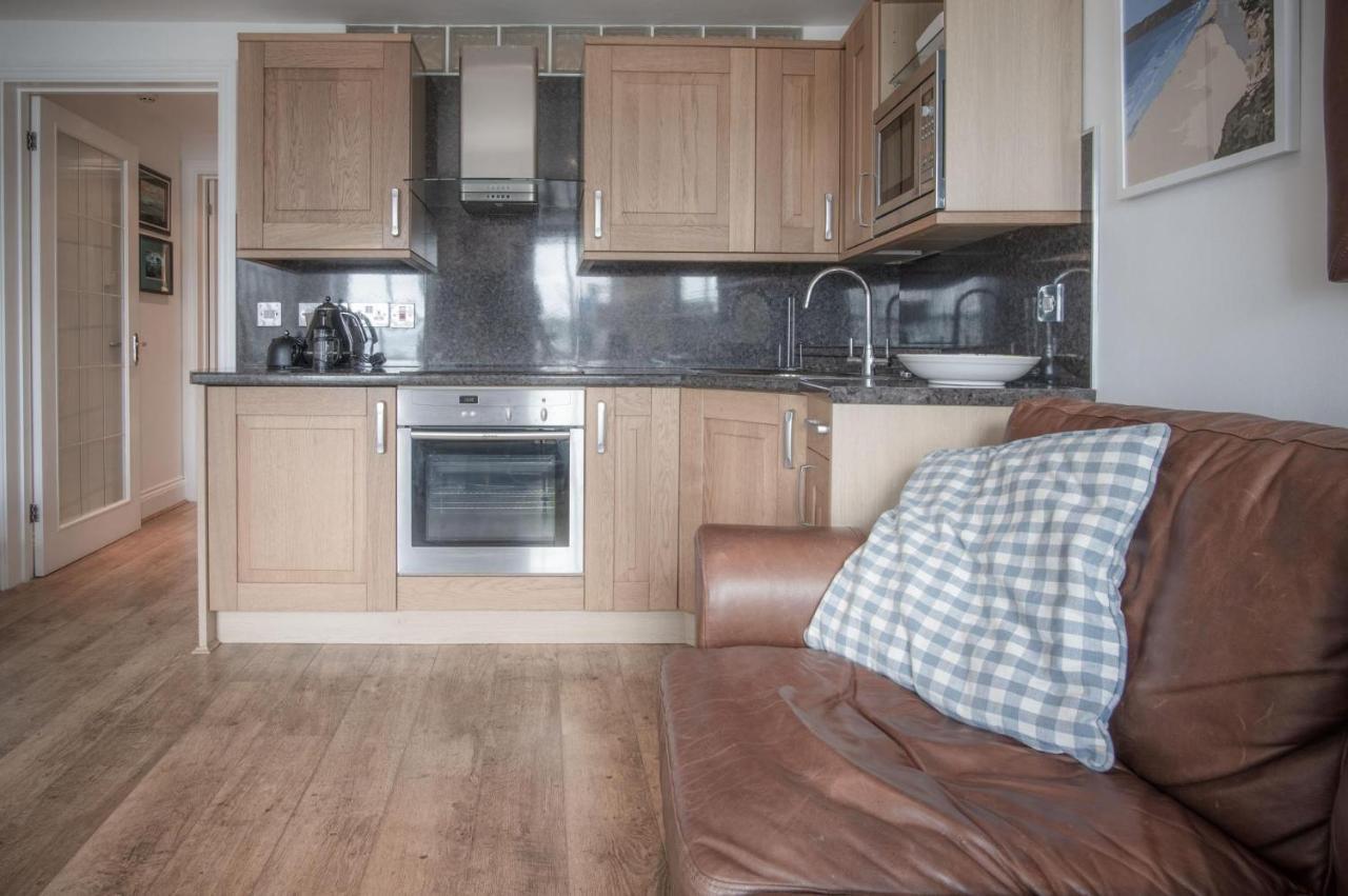 Goscar Court - 1 Bedroom Apartment - Tenby Bagian luar foto